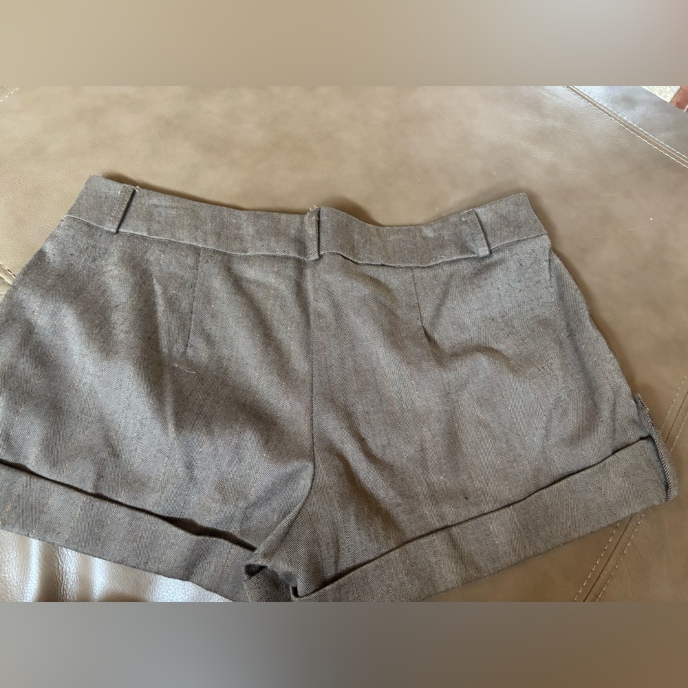 Tan 3 inch fancy elevated cuffed bottoms wide leg shorts - Picture 3 of 4